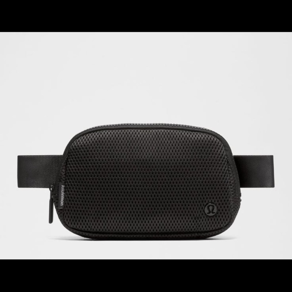 NWT Everywhere Belt Bag 1L Knit Mesh Black